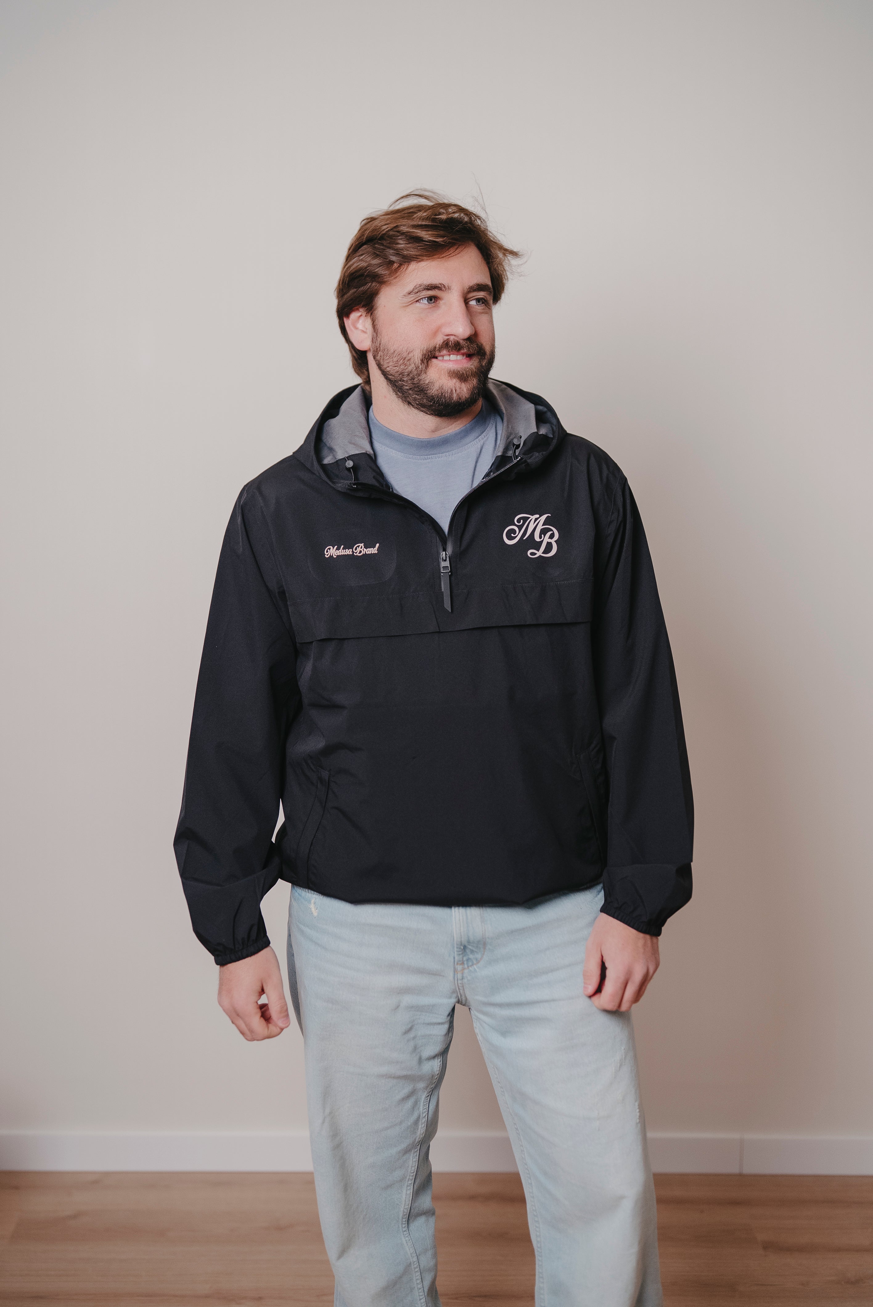 CHAQUETA CORTAVIENTOS IMPERMEABLE NEGRO