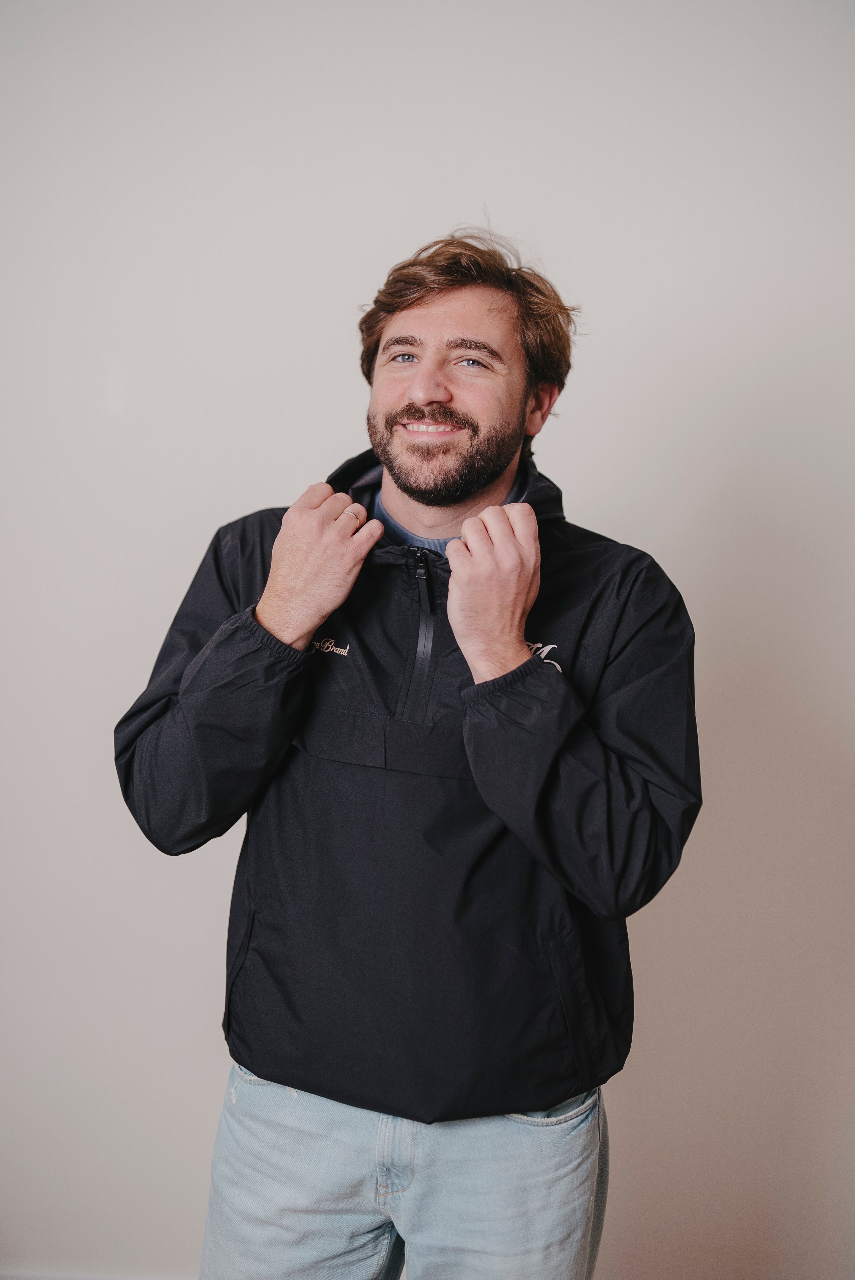 CHAQUETA CORTAVIENTOS IMPERMEABLE NEGRO