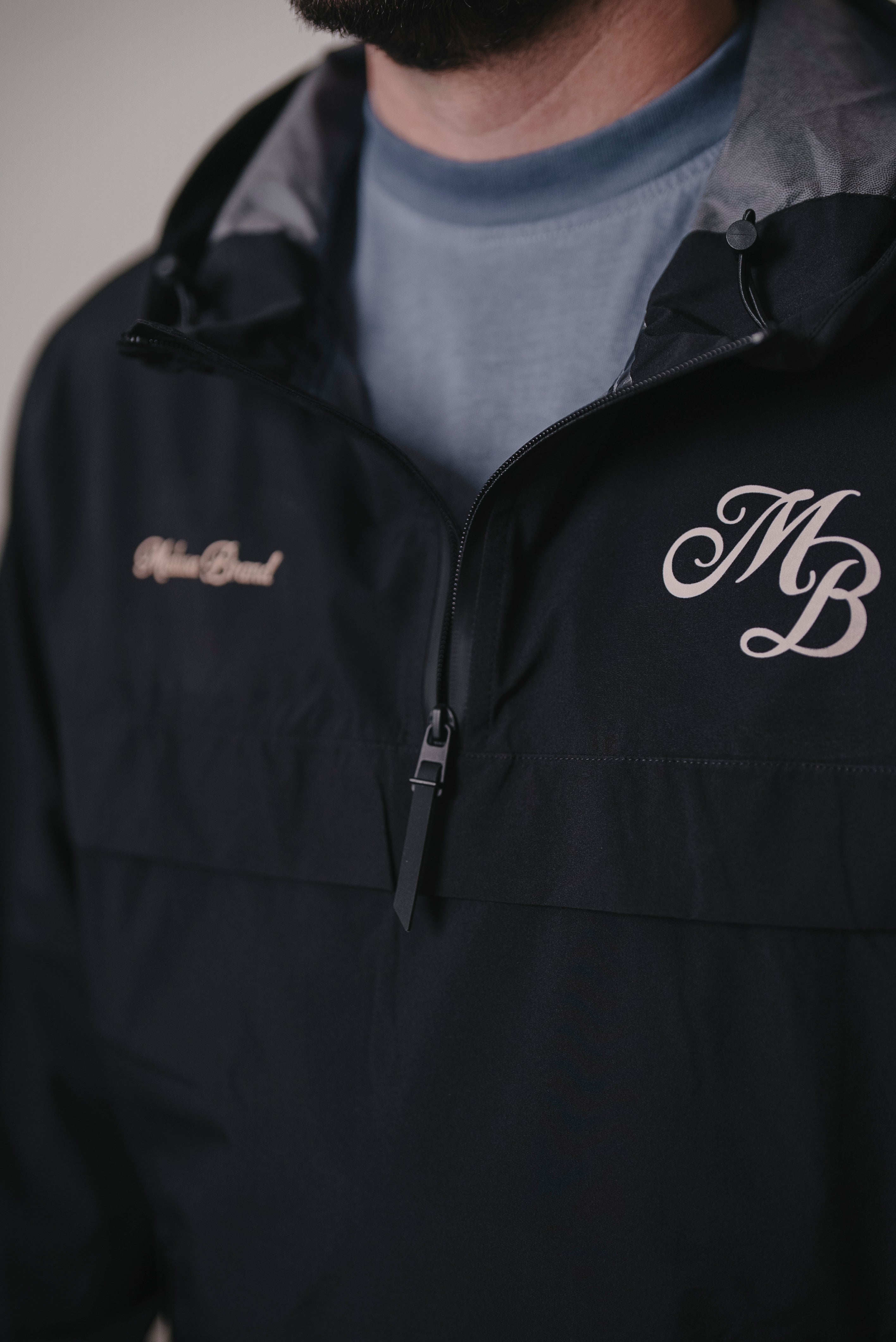 CHAQUETA CORTAVIENTOS IMPERMEABLE NEGRO