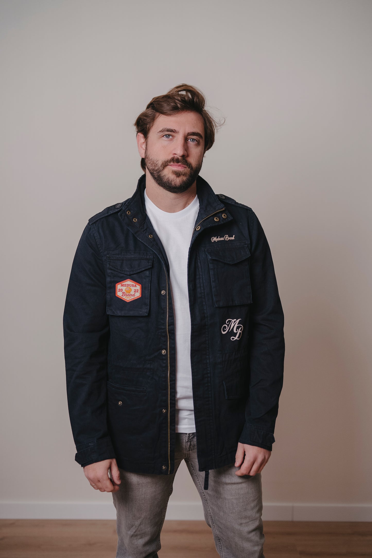 CHAQUETA SAHARIANA NEGRA