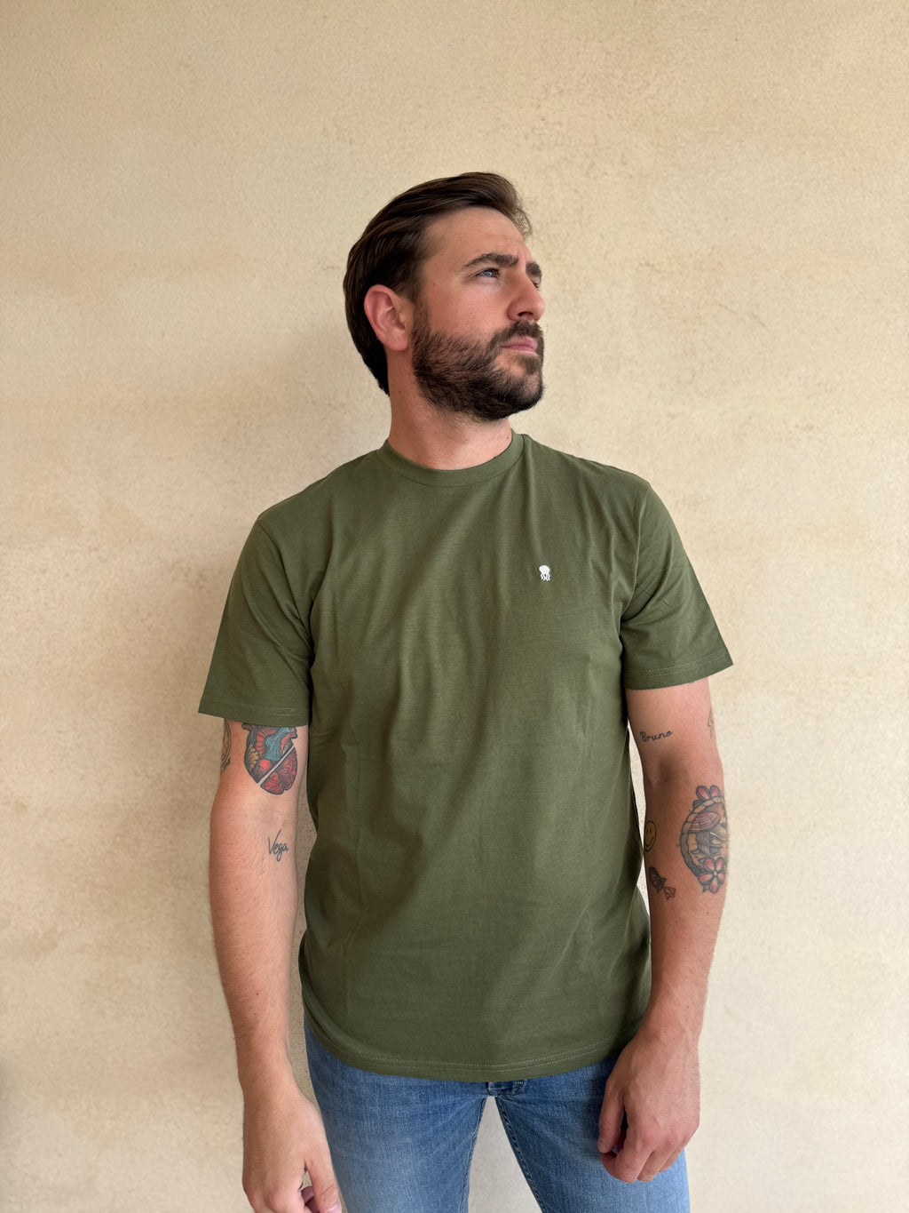 PACK DE DOS CAMISETAS KHAKI Y DOBLE CREMA CON LOGO MEDUSA BORDADO