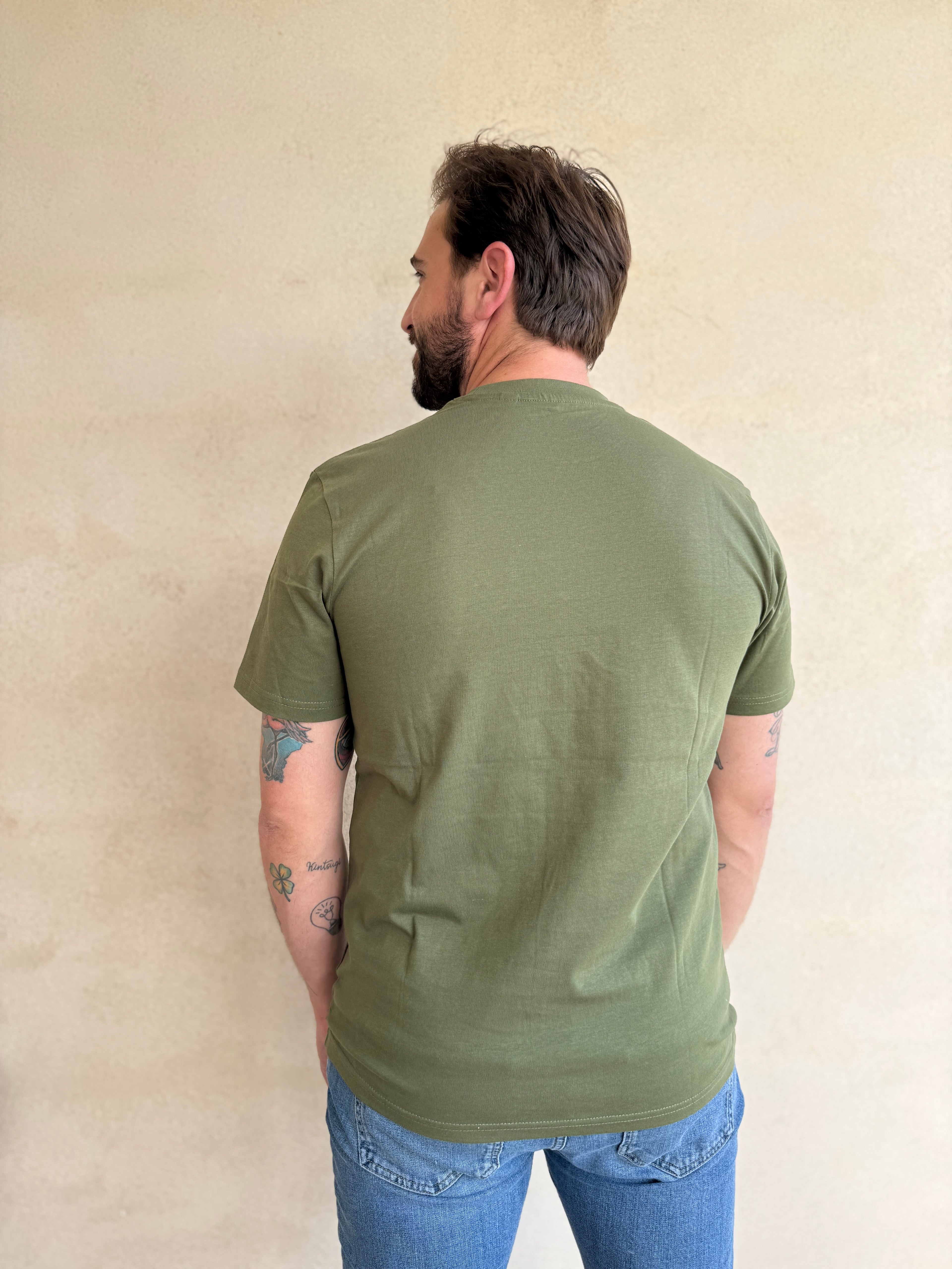 CAMISETA KHAKI CON CUELLO REDONDO Y BORDADO MEDUSA