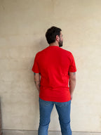 CAMISETA ROJA CON CUELLO REDONDO Y BORDADO MEDUSA