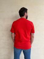 CAMISETA ROJA CON CUELLO REDONDO Y BORDADO MEDUSA