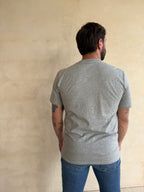 CAMISETA GRIS MELANGE CON CUELLO REDONDO Y BORDADO MEDUSA