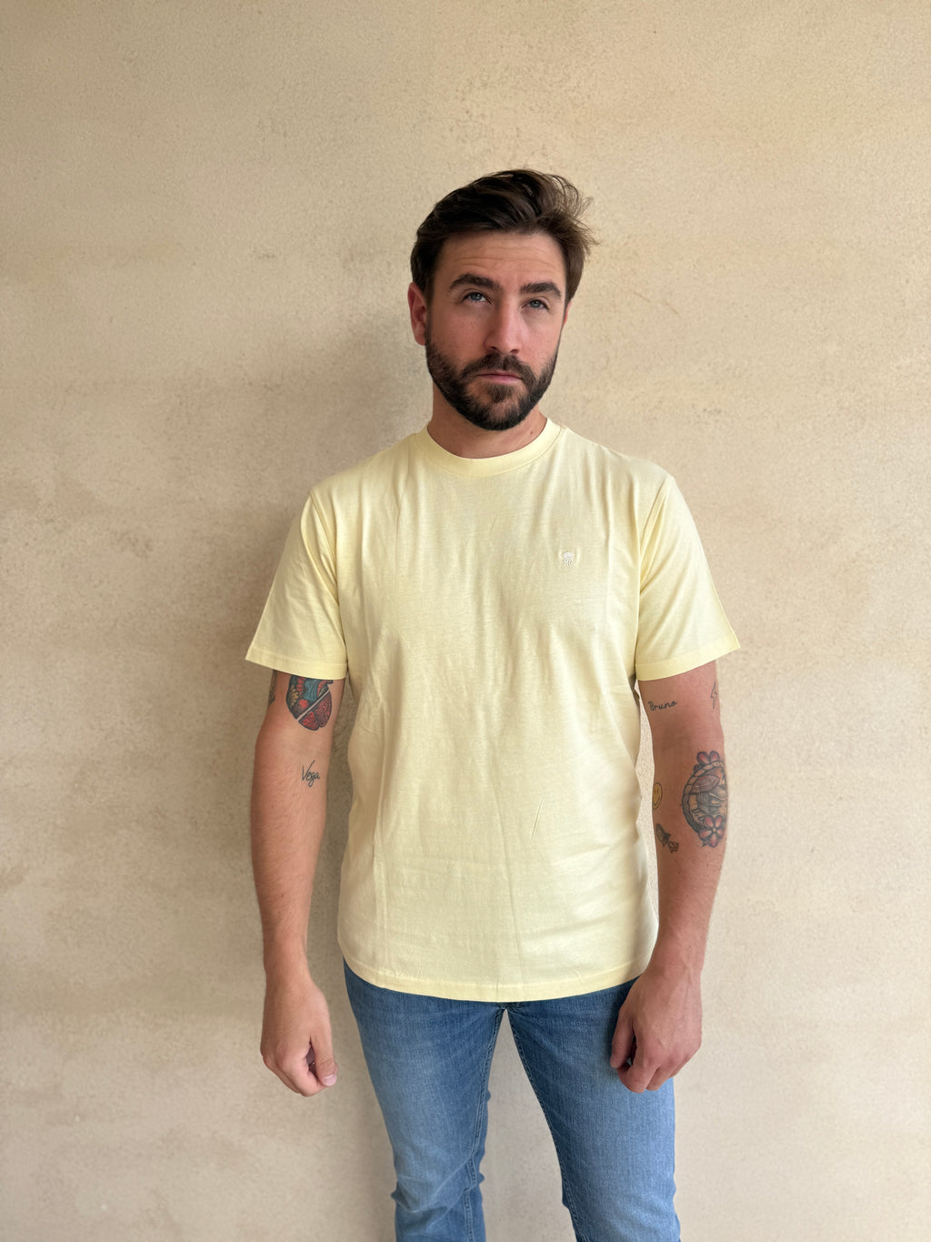 CAMISETA  DOBLE CREMA CON CUELLO REDONDO Y BORDADO MEDUSA